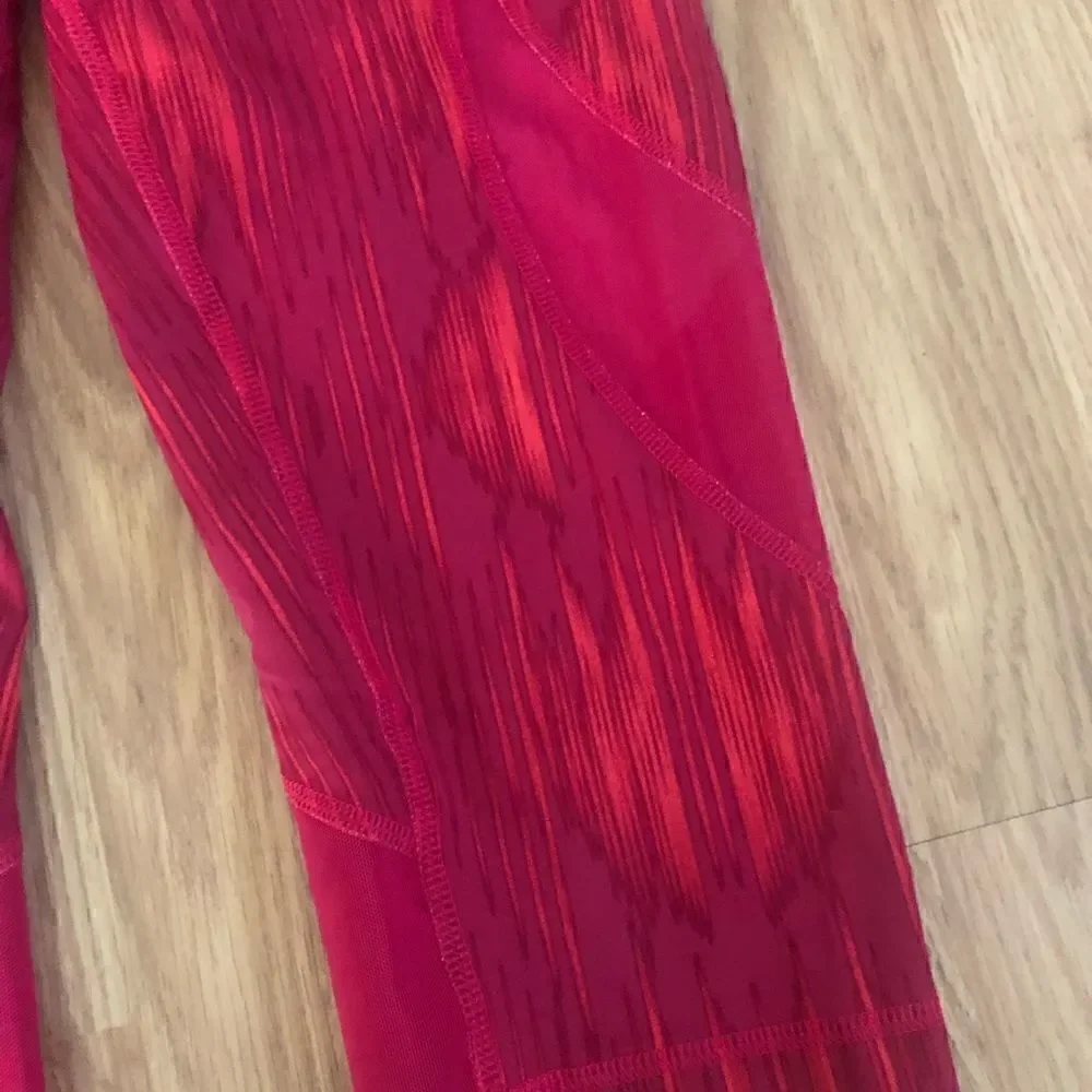LOLE Pink Mesh Back Zipped Pocket Capri Leggings